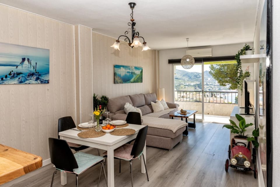 Communal lounge/ TV room, Living room, Dining area