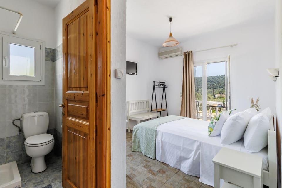 Toilet, Bed, Bathroom, Photo of the whole room, Bedroom