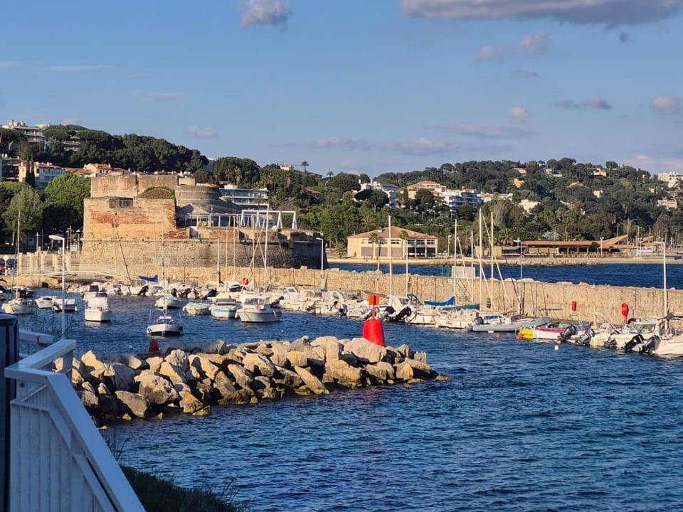 Nearby landmark, Neighbourhood, Natural landscape, City view, Sea view