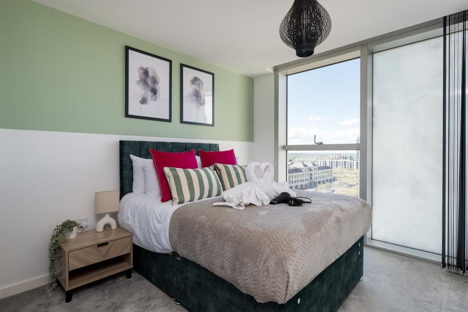 Bed, Photo of the whole room, Bedroom, towels