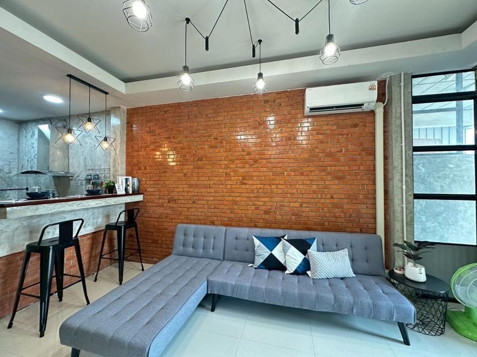 Kitchen or kitchenette, Living room, Seating area, Dining area, minibar