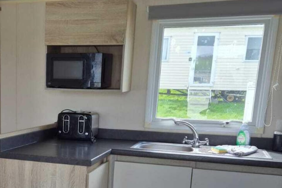 Caravan 163 sleeps up to 8 guests House in England