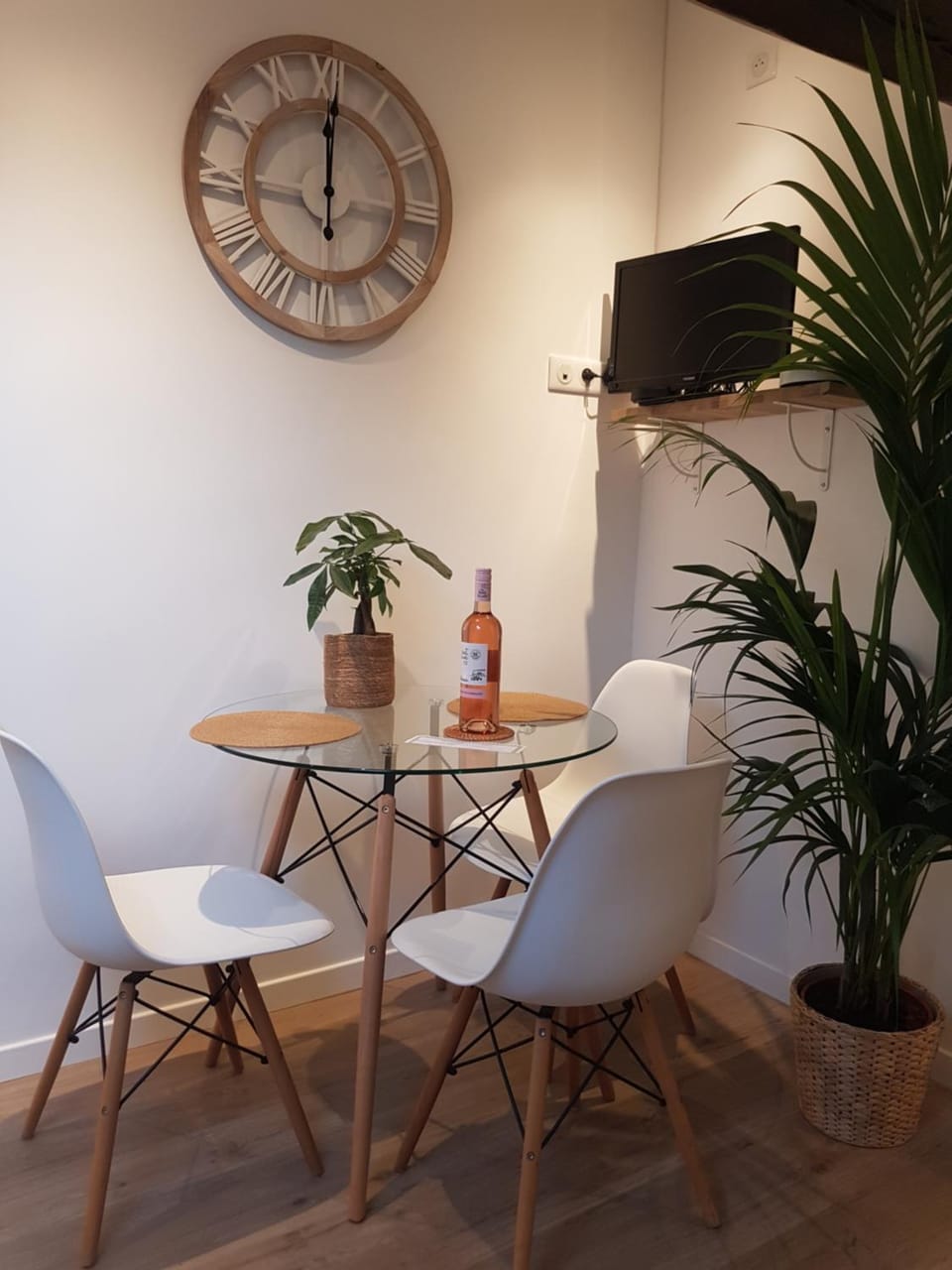 TV and multimedia, Dining area