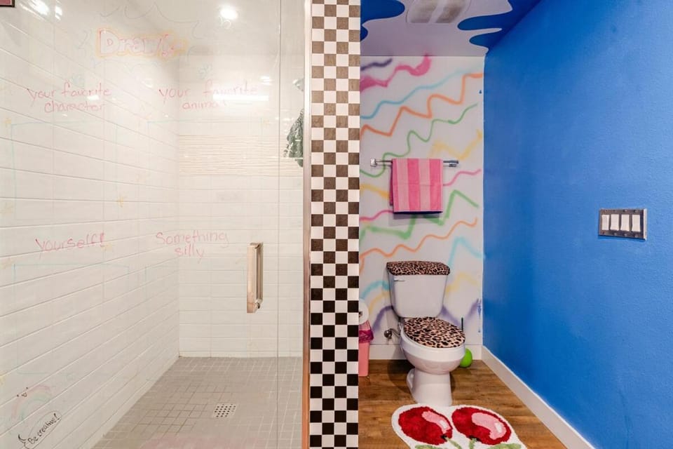 Colorful penthouse near DTLA Apartment in Los Angeles