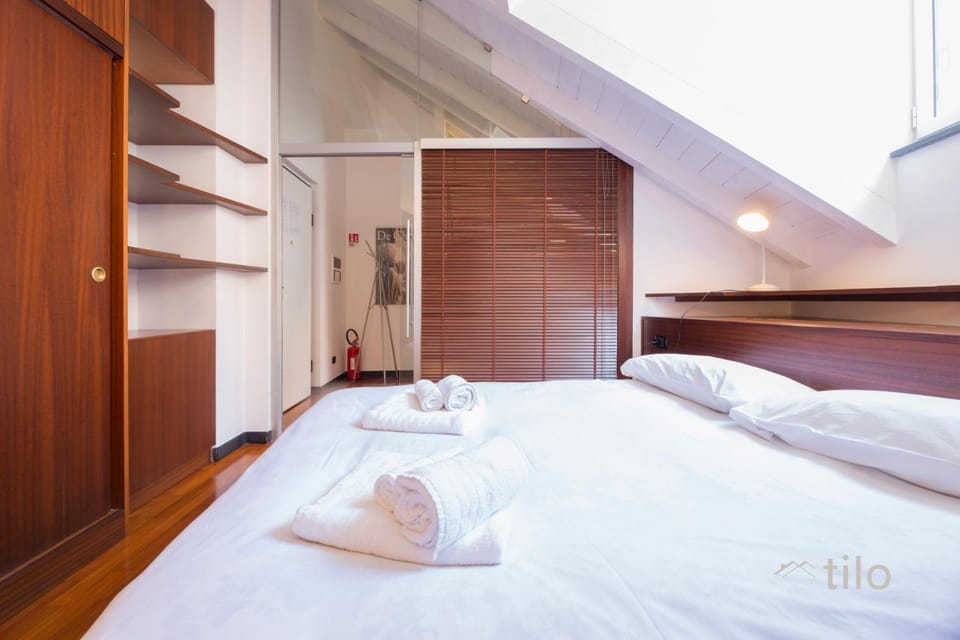 Bed, Photo of the whole room, towels, wardrobe