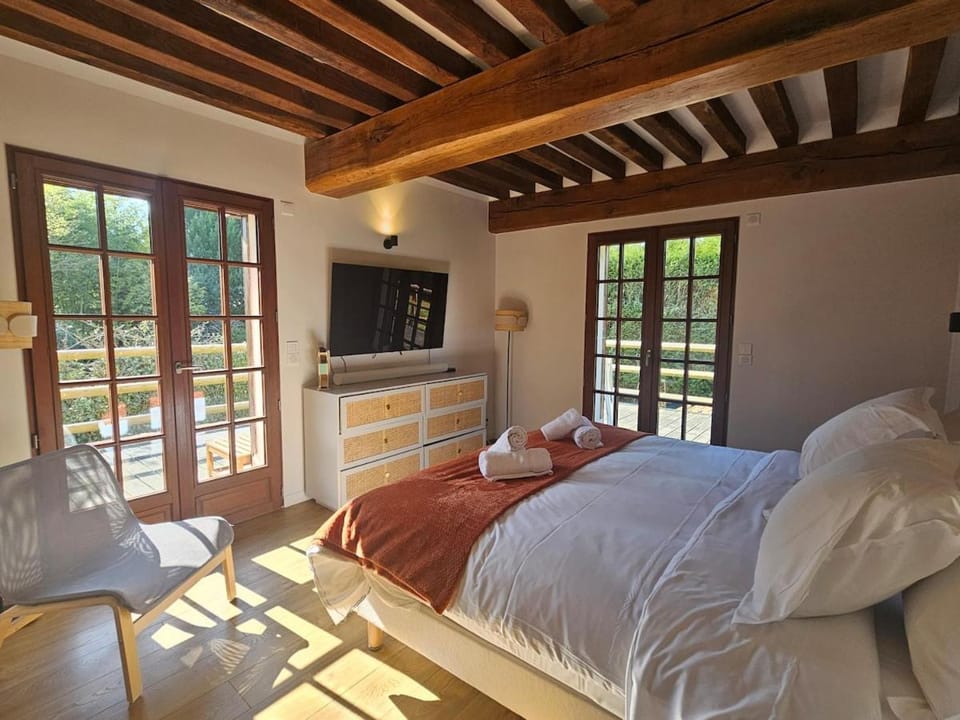 Somptueuse Villa à 5 minutes de Deauville, 18 couchages, piscine, billard, salle de jeux Villa in Normandy