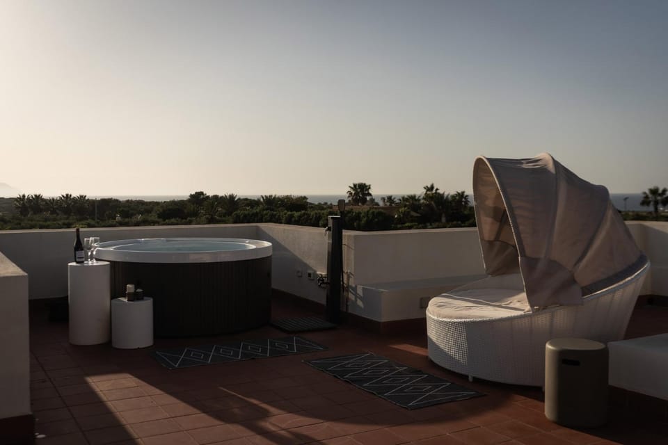 Hot Tub, View (from property/room), Balcony/Terrace