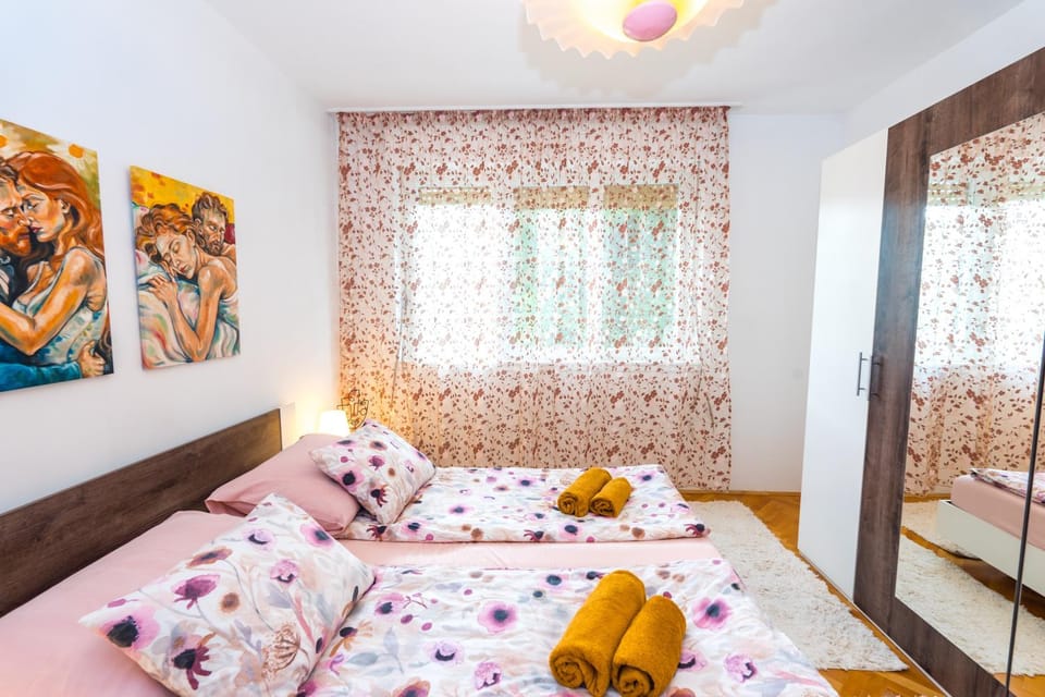 Bed, Photo of the whole room, Bedroom, towels, wardrobe