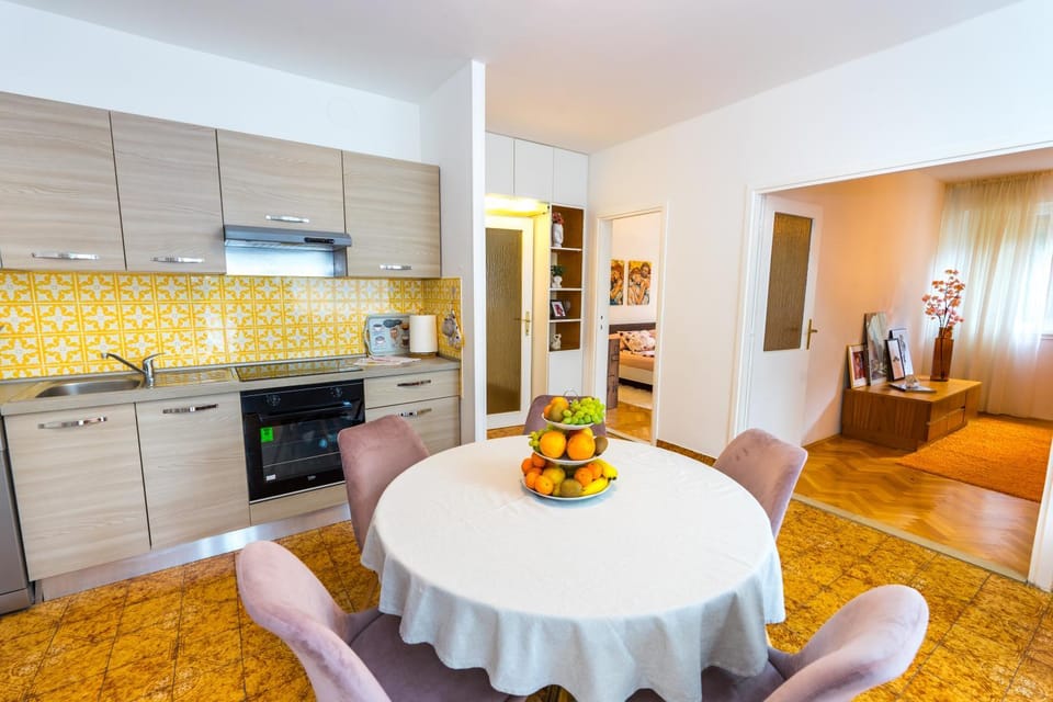 Kitchen or kitchenette, Living room, Seating area, Dining area, dishwasher, oven, stove, toaster