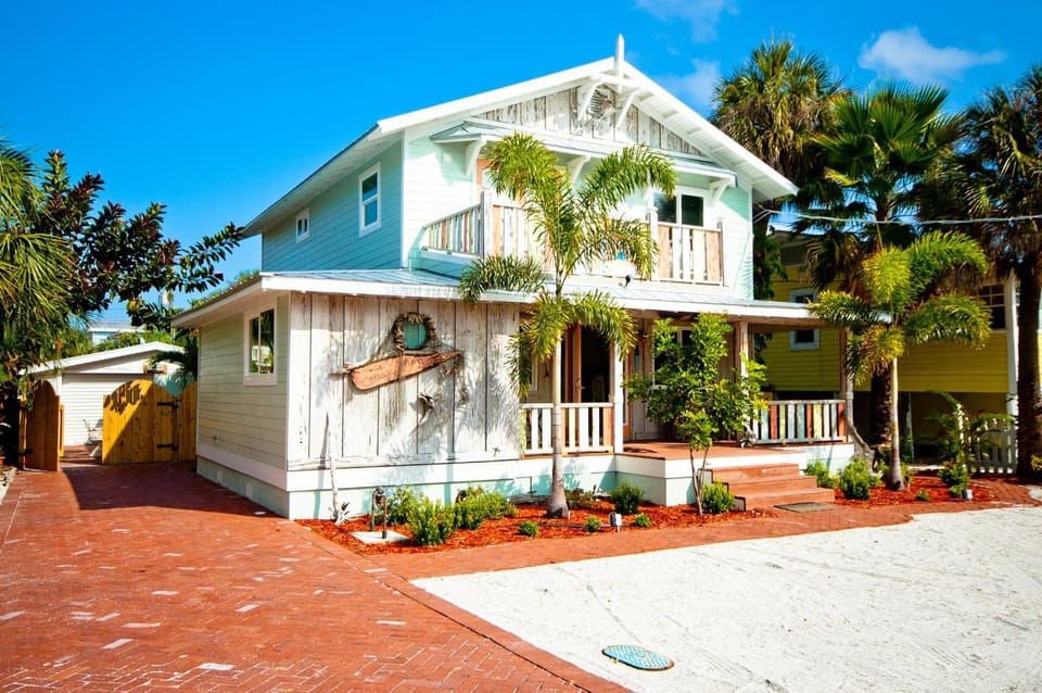 Al's Dream House in Bradenton Beach