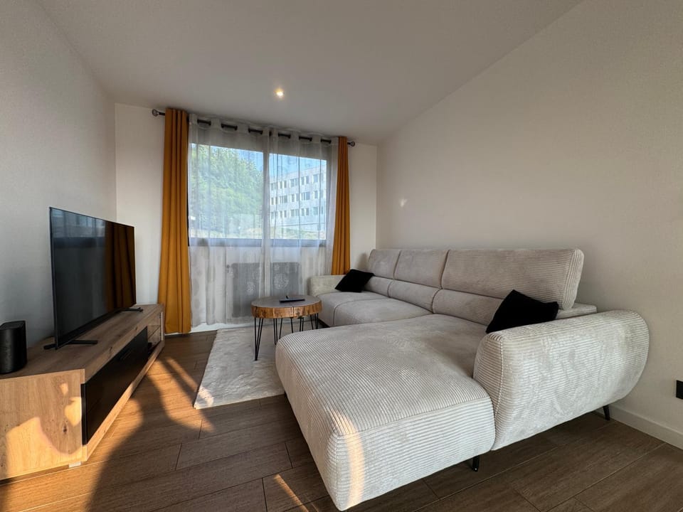 TV and multimedia, Living room, Seating area