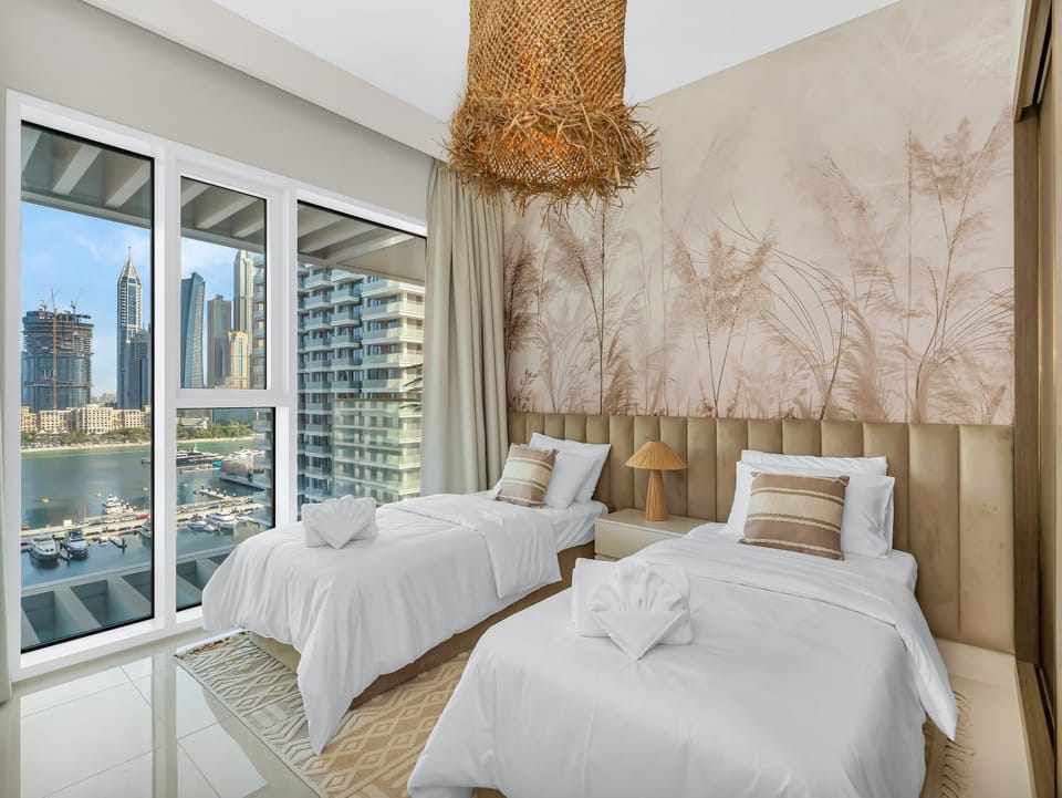 Luxury Spacious 2 Bedroom Private Beach and Views Apartment in Dubai