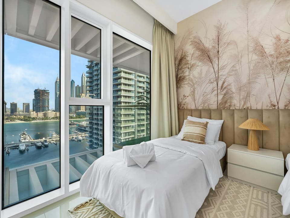 Luxury Spacious 2 Bedroom Private Beach and Views Apartment in Dubai