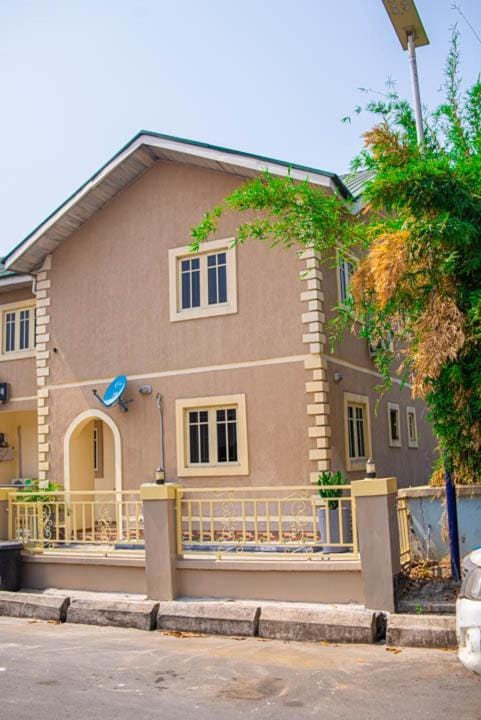 DEE&DEE HOMEs Bed and Breakfast in Nigeria