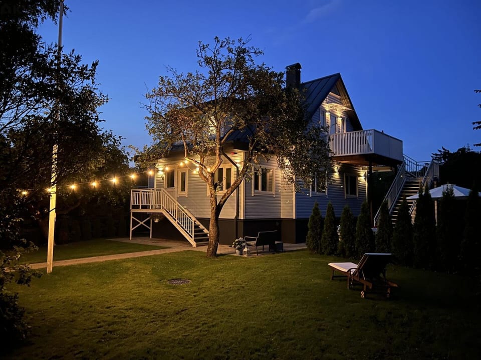 Leete Residence- 5BR elegant family villa with huge garden&free parking Villa in Tallinn