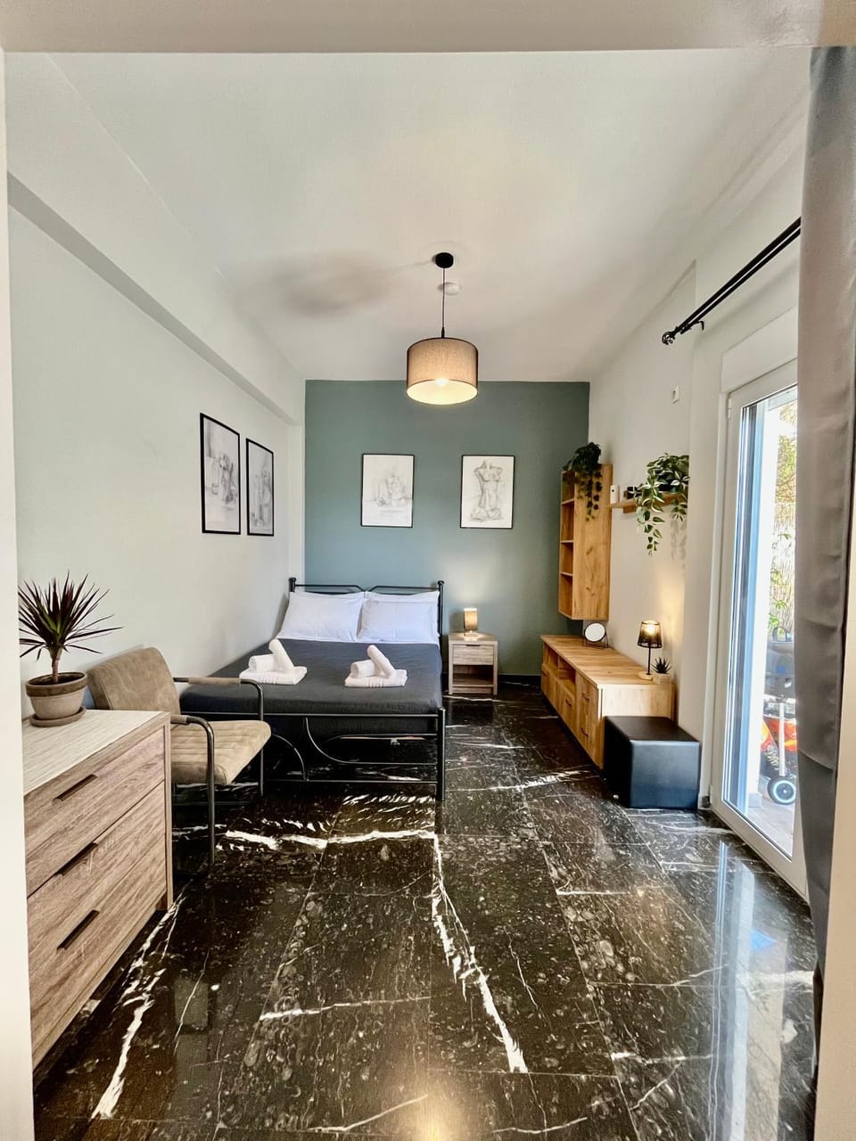 Bed, Photo of the whole room, Bedroom, towels