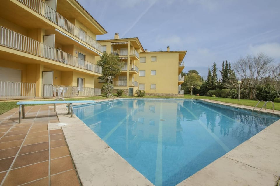 Property building, Pool view