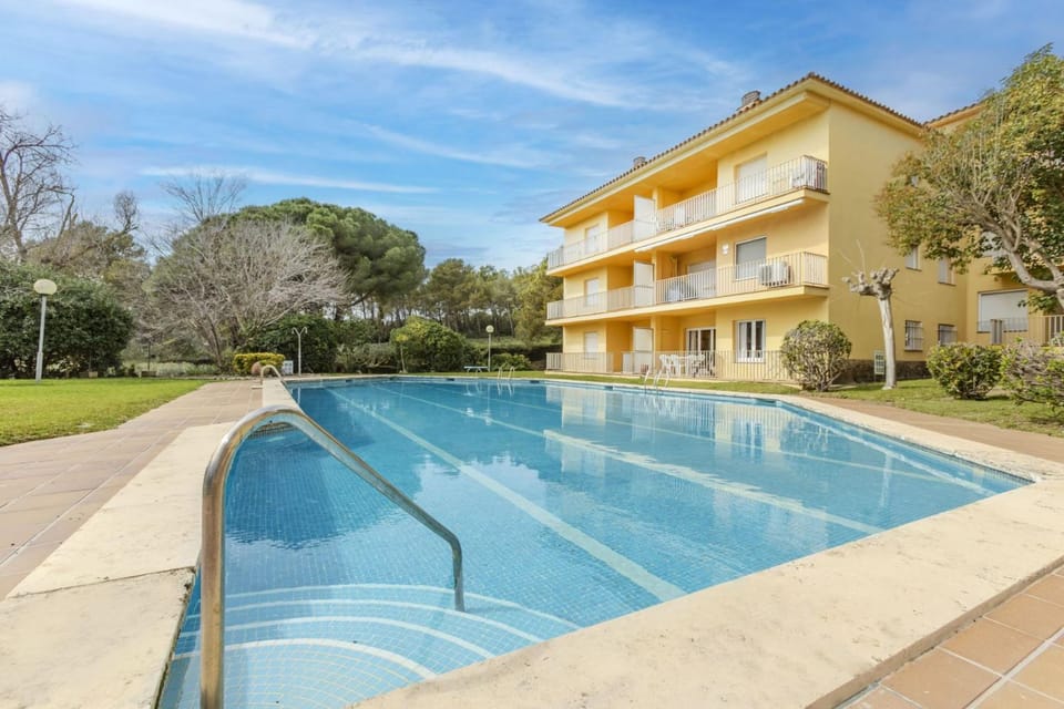 Property building, Pool view