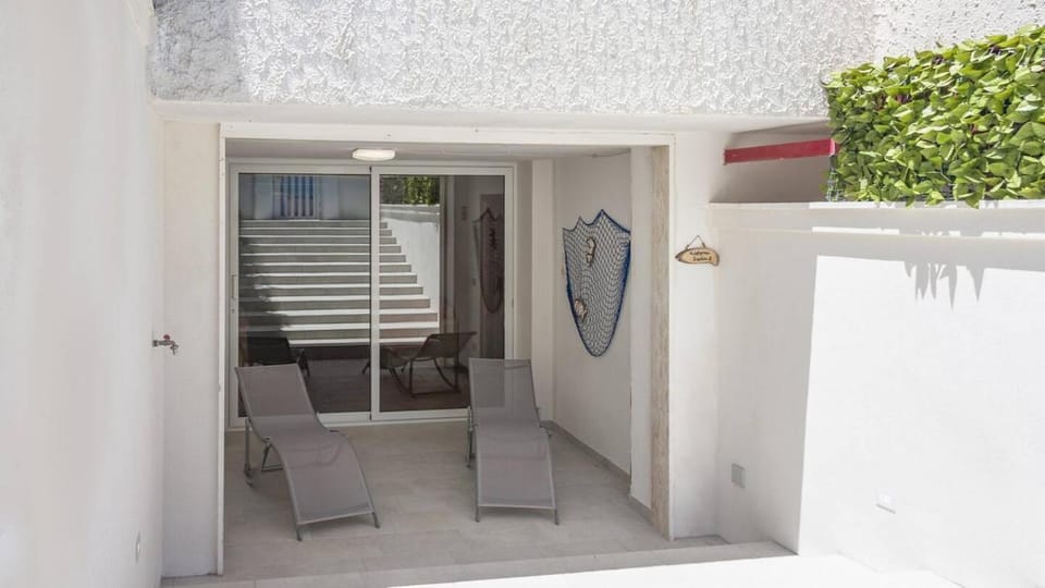 Patio, sunbed