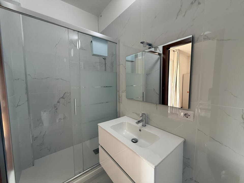 Shower, Bathroom, towels