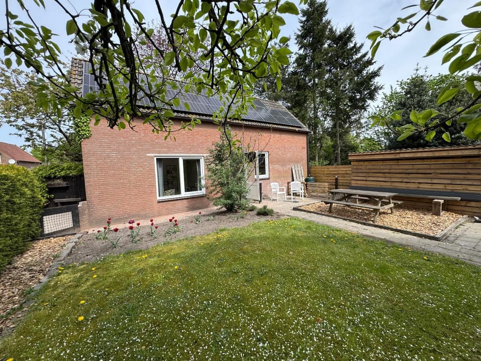 Property building, Day, Garden, Garden, Garden view