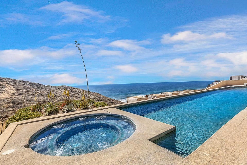 Cerritos Luxury Ocean Views & Resort Style Pool Apartment in Baja California Sur
