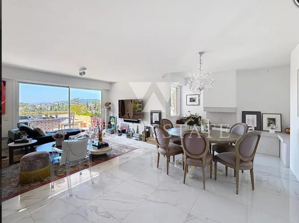 TV and multimedia, Coffee/tea facilities, Living room, Seating area, Dining area