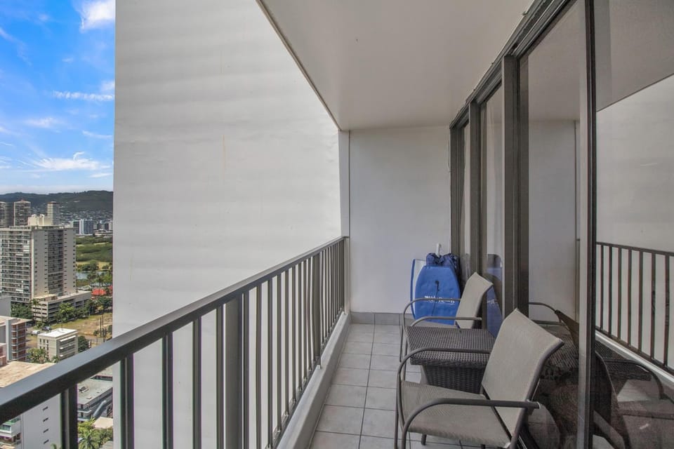 Patio, Day, Balcony/Terrace, Seating area
