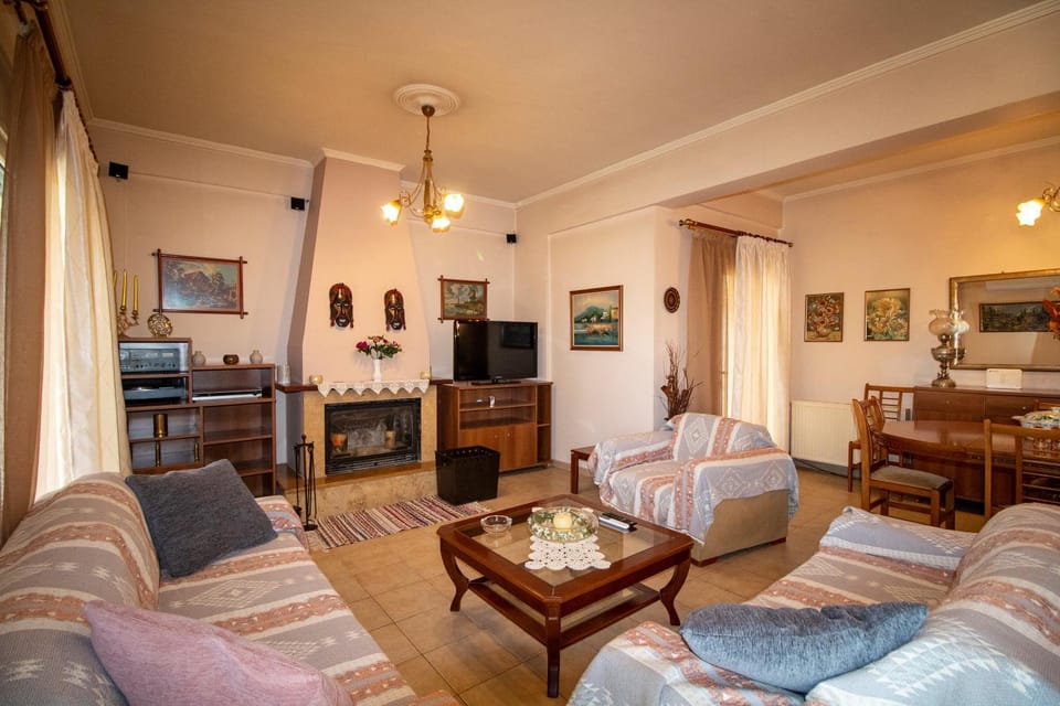 TV and multimedia, Living room, Seating area, flat iron