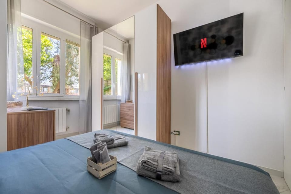 Bed, Photo of the whole room, wardrobe