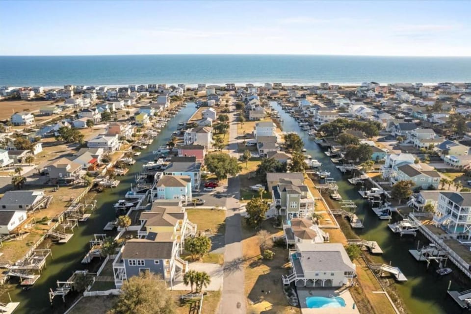 Property building, Natural landscape, Bird's eye view, Street view, Location