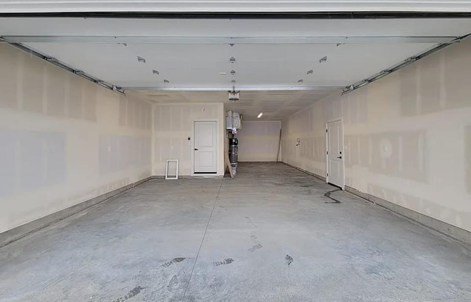 King Bed, Large Kitchen, Yard, Garage 6660 House in Kennewick