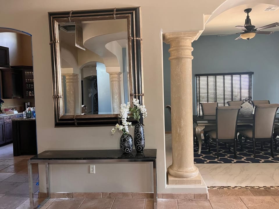 Facade/entrance, Dining area