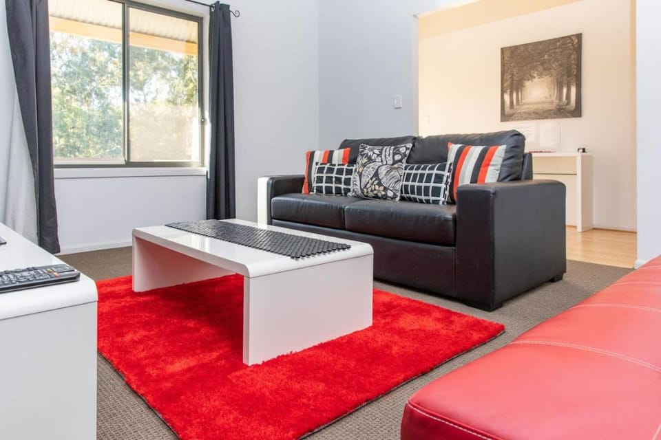 Riverview- Modern 3 Bedroom sleeps 2-8 House in Gawler
