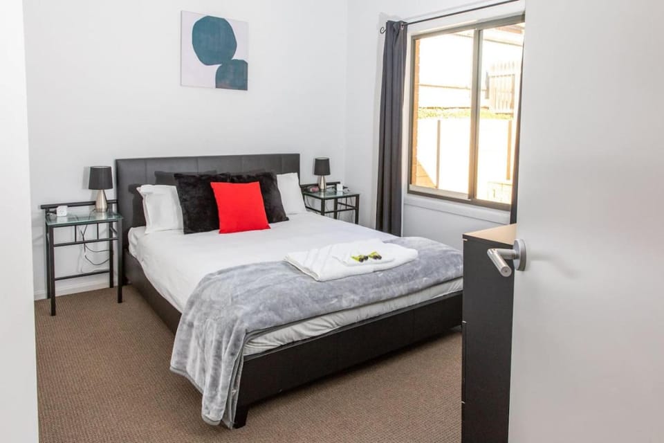Riverview- Modern 3 Bedroom sleeps 2-8 House in Gawler