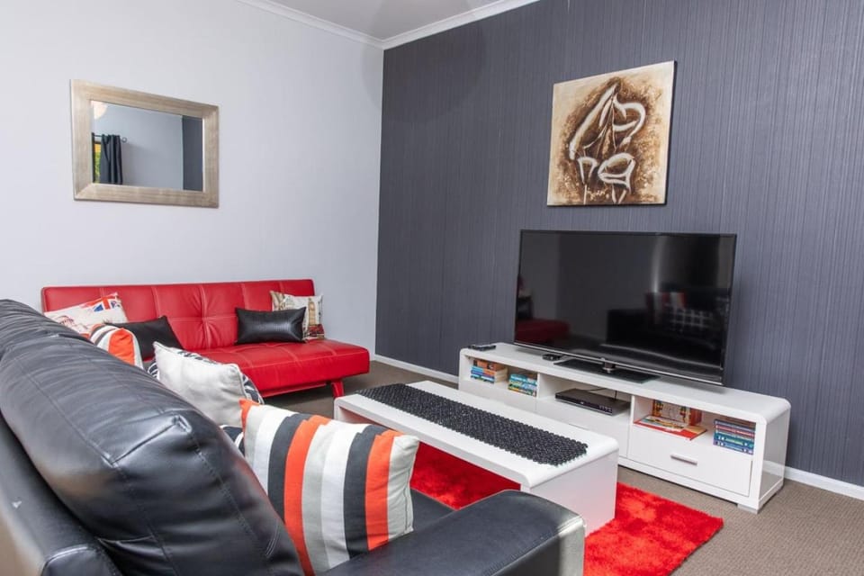 Riverview- Modern 3 Bedroom sleeps 2-8 House in Gawler