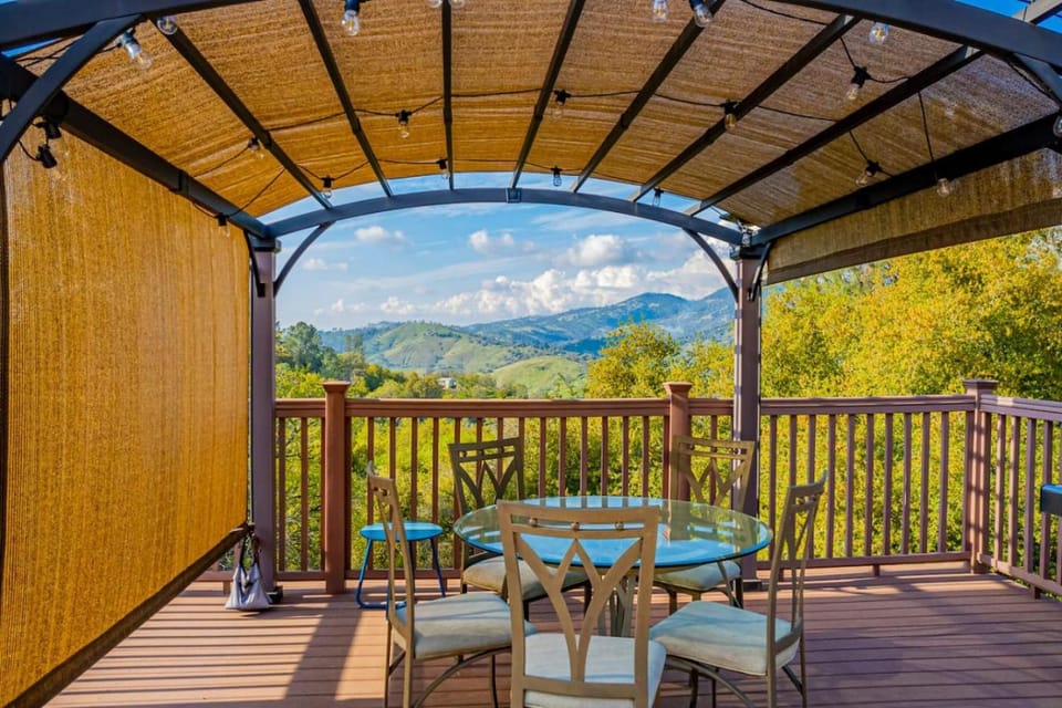 Sunset Lookout Mountain villa, Meadows, Gazebo House in Sierra Nevada