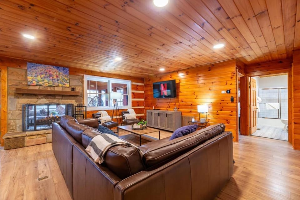 Communal lounge/ TV room, TV and multimedia, Living room