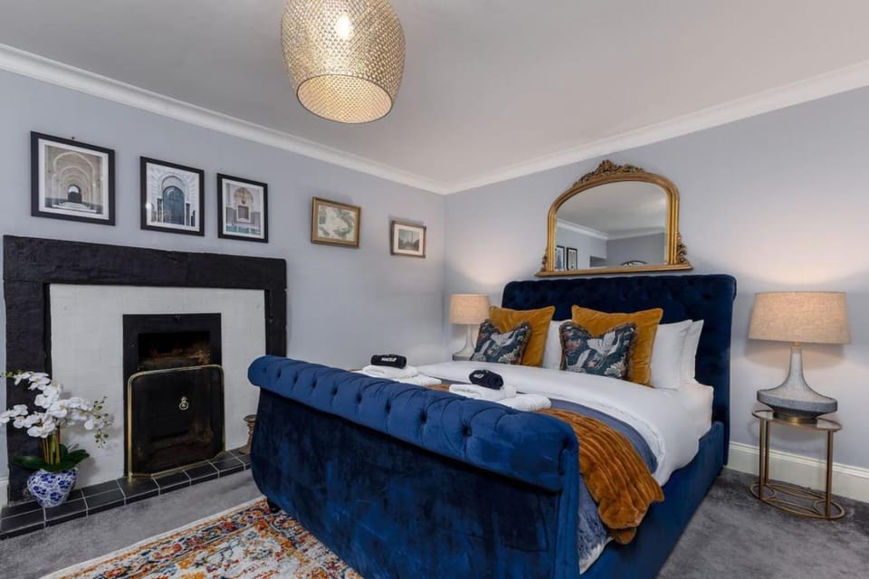 The Stirling Garden Townhouse - Private Courtyard House in Stirling