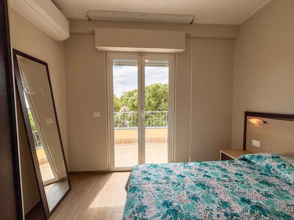 Bed, Bedroom, air conditioner