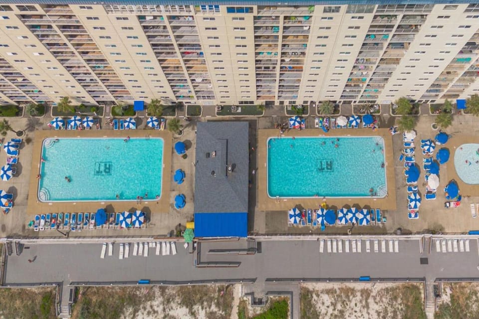 Property building, Bird's eye view, Swimming pool, Location