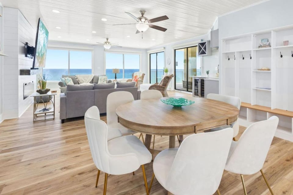 TV and multimedia, Living room, Seating area, Dining area, Sea view