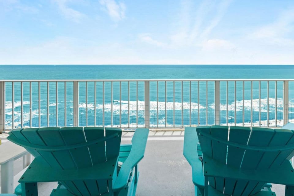 View (from property/room), Balcony/Terrace, Seating area, Sea view