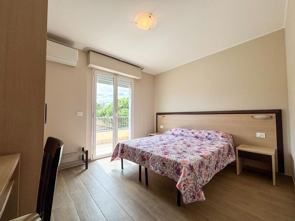 Bed, Bedroom, air conditioner