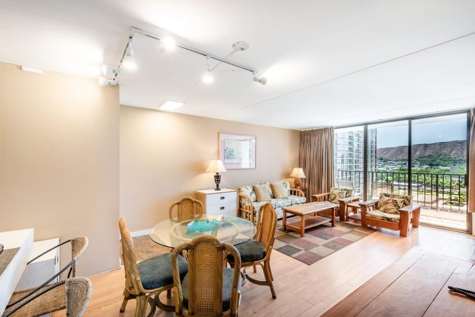 Corner unit with Diamond Head and Ocean Views 1413T1 Apartment in Honolulu