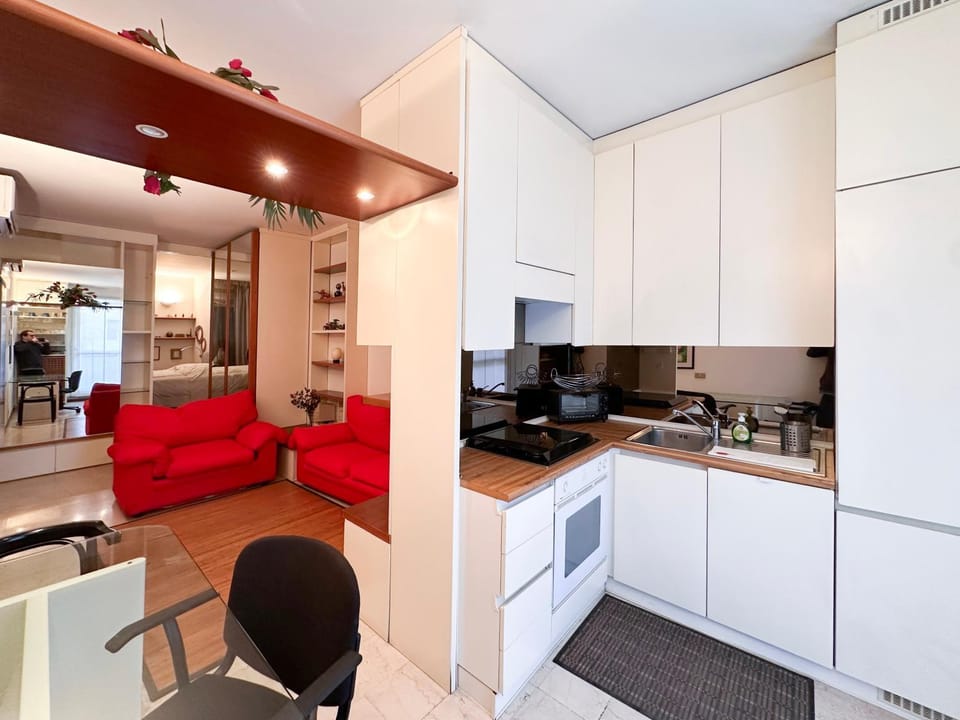 Kitchen or kitchenette, Living room, Seating area, Dining area, oven, stove