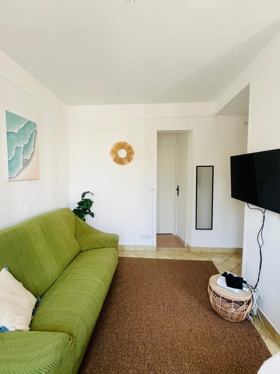 Stylish 2 Bedrooms near Metro 1 King bed & quiet retreat Apartment in Paris