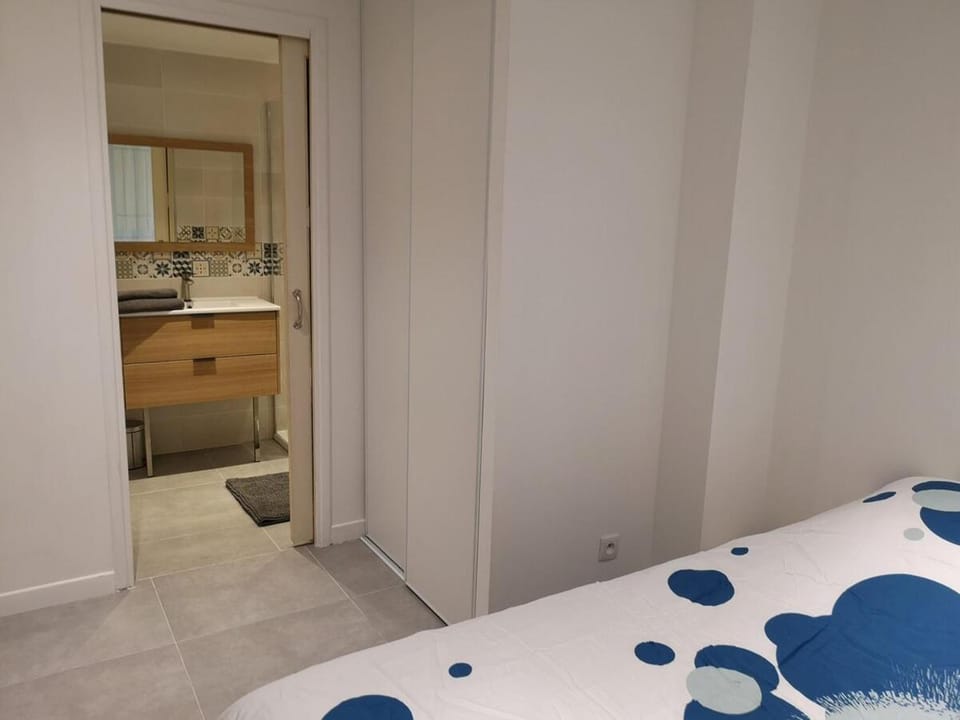 Bathroom, Photo of the whole room, Bedroom