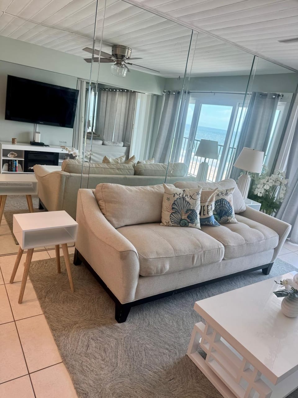 Beachfront Condo with Pool a Summer Escape for 6 Apartment hotel in Galveston Island