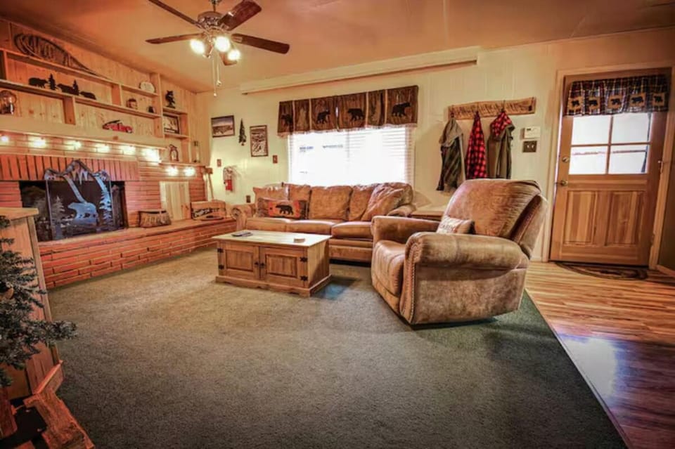 Sugar Pine Escape w Hot-Tub & Forest Backyard! House in Southern California